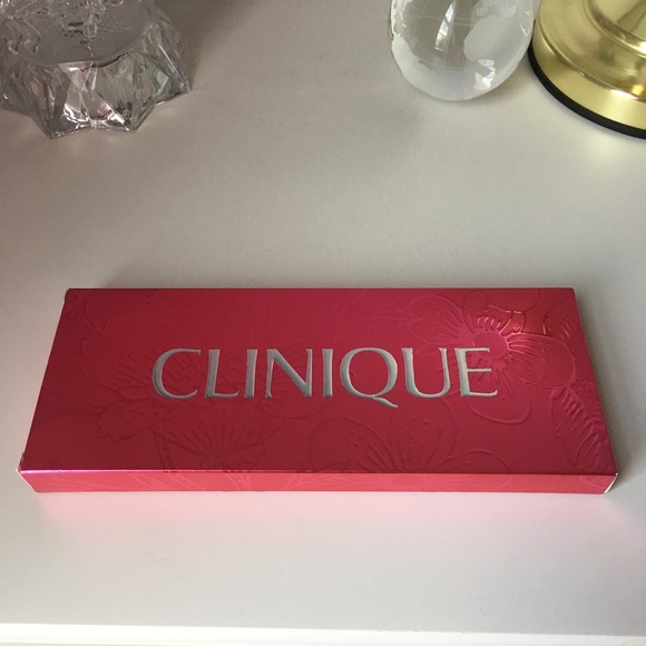 Brand New Clinique Season Worth of Pretty Palette - Picture 3 of 4